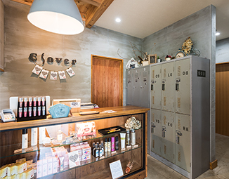 HAIR & BEAUTY CLOVER